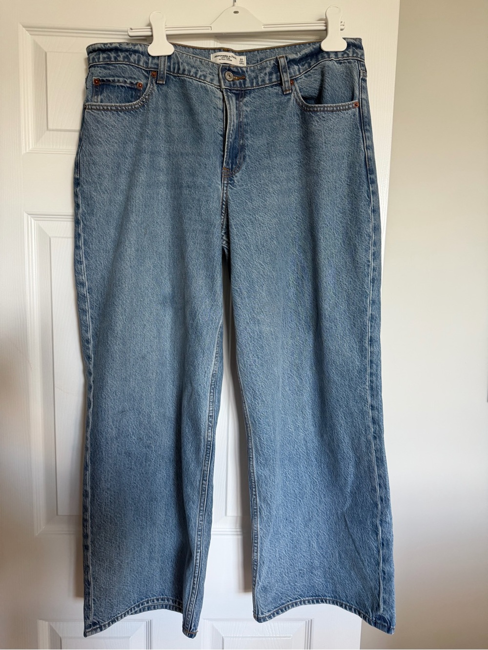 Abercrombie Curve Love Low-Rise Jeans